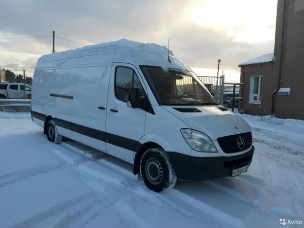 Цельнометаллический фургон Mercedes-Benz Sprinter