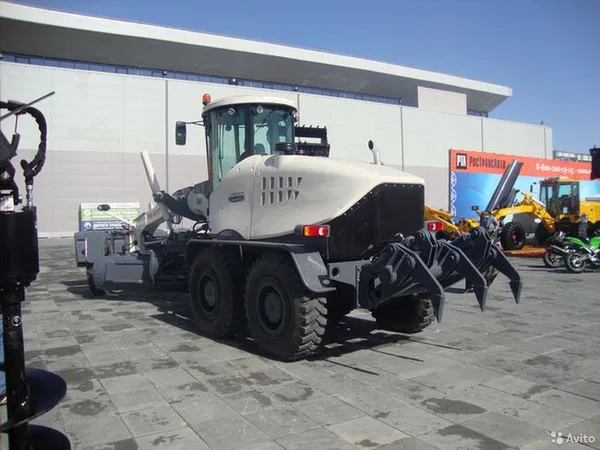 Автогрейдер UMG TG180