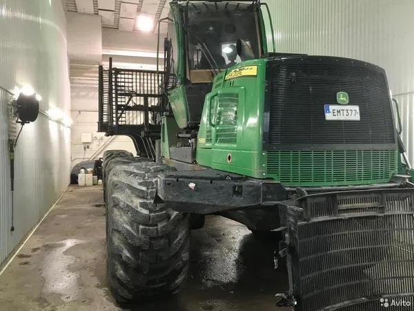 Форвардер John Deere 1910E