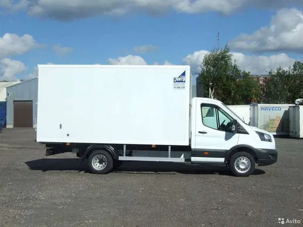 Промтоварный фургон Ford Transit