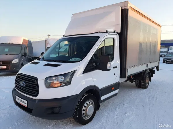 Тентованный автомобиль Ford Transit