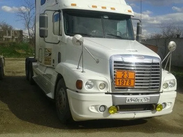 Седельный тягач Freightliner GST-120