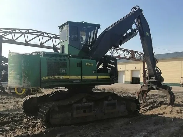 Гусеничный перегружатель John Deere 2154D