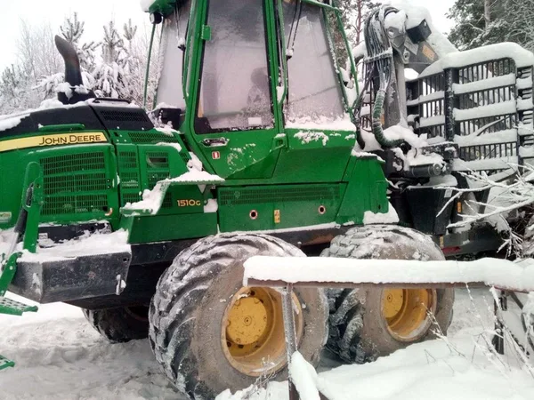 Форвардер John Deere 1510G
