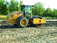 Грунтовый каток Caterpillar CS74B