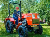Мини-трактор Уралец 2200Б (4х2)