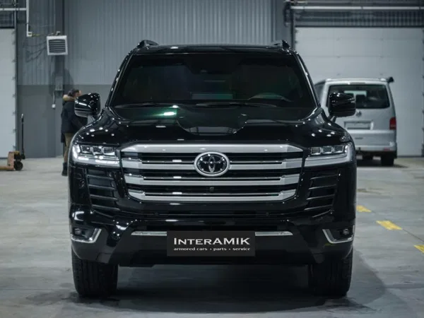 Бронированный автомобиль TOYOTA Land Cruiser 300