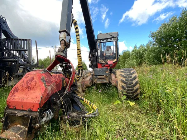Колесный харвестер Valmet 911.3