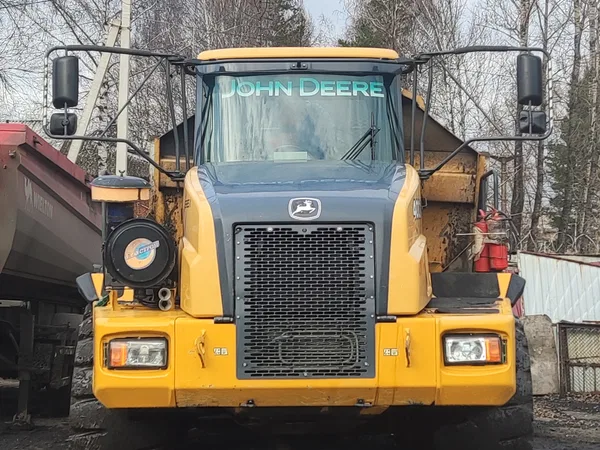 Сочлененный самосвал John Deere 400D
