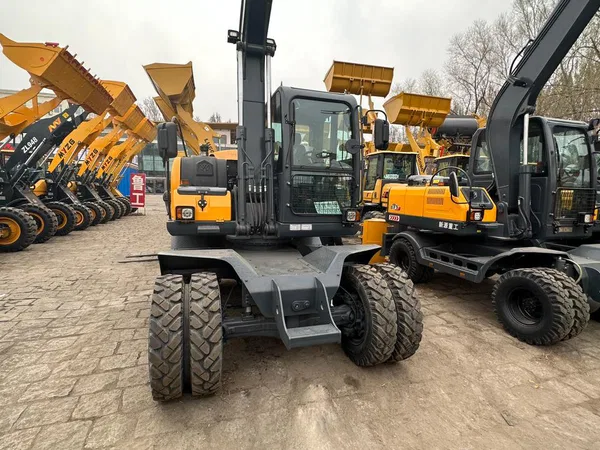 Колесный экскаватор RANTEX XYC155