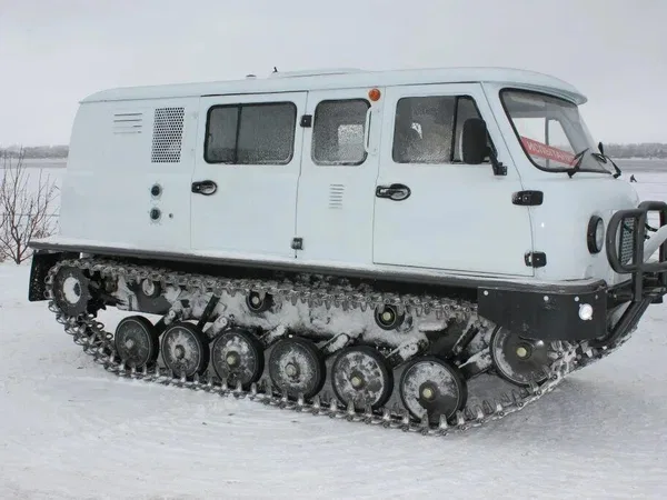 Гусеничный вездеход Завод вездеходных машин (ЗВМ) ЗВМ-2411 "Узола"