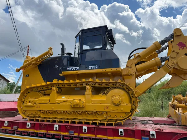 Гусеничный бульдозер Shantui SD32