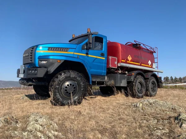 Бензовоз УРАЛ NEXT 5557-6151-72