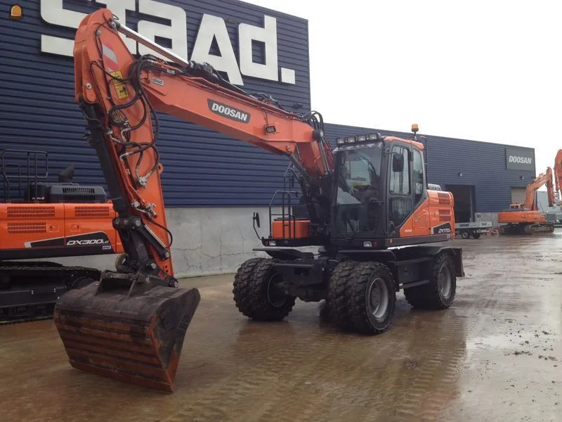 Колесный экскаватор DOOSAN DX170W