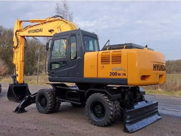 Колесный экскаватор Hyundai  200 W-7A