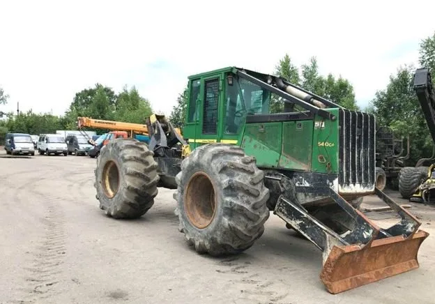 Скиддер John Deere 640G