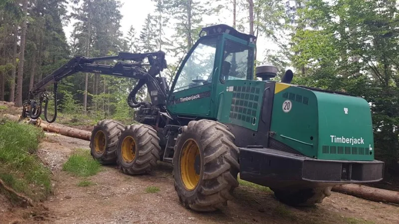 Валочно-пакетирующая техника TimberJack 608B