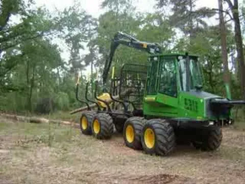 Форвардер John Deere 810D