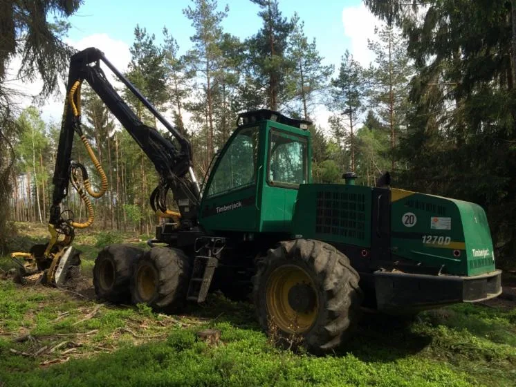 Харвестер колесный TimberJack 1270D