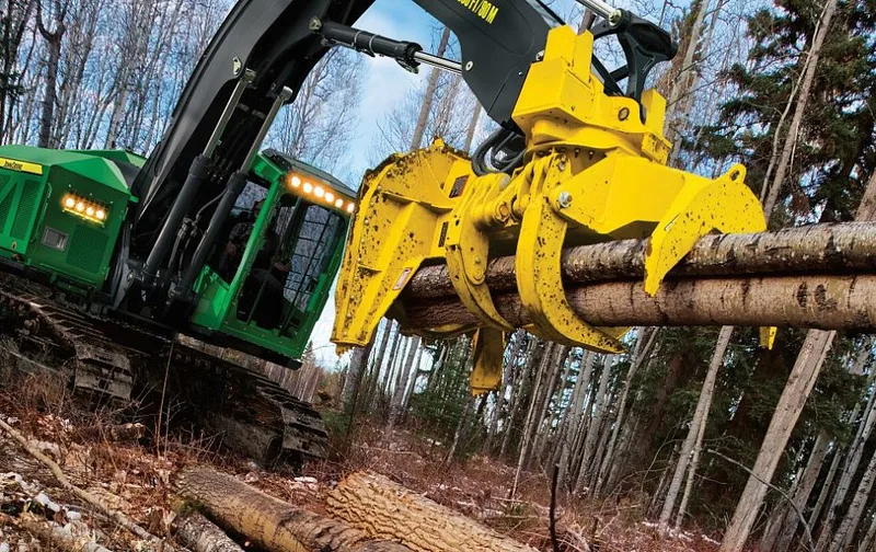 Валочно-пакетирующая техника John Deere E260LC