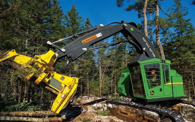 Валочно-пакетирующая техника John Deere E260LC