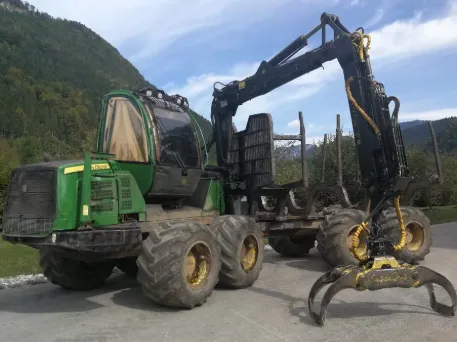 Форвардер John Deere 1210E