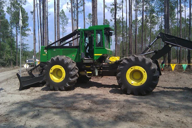 Скиддер John Deere 748H