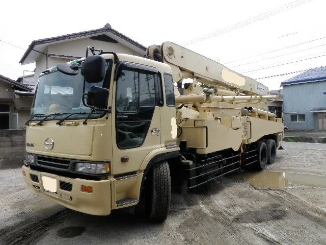 Автобетононасос KYOKUTO PY120-37