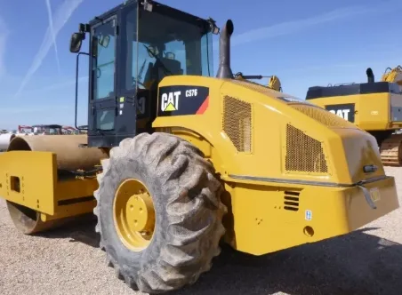 Вибрационный двухвальцовый каток Caterpillar CS76 XT