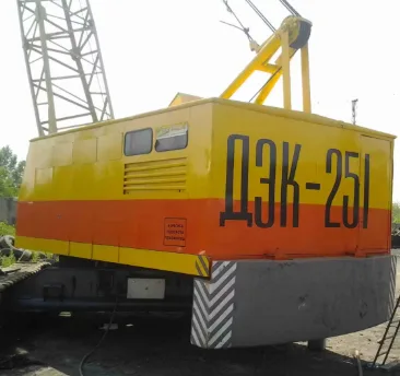 Гусеничный кран Челябинец ДЭК-251