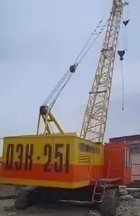 Гусеничный кран Челябинец ДЭК-251