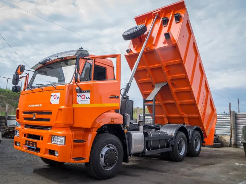 Самосвал Камаз 6520