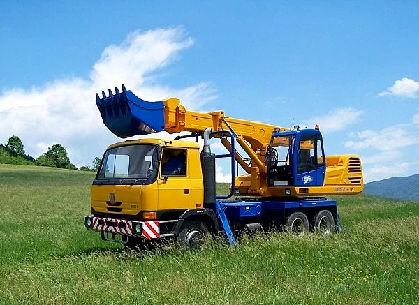 Автоэкскаватор UDS 114