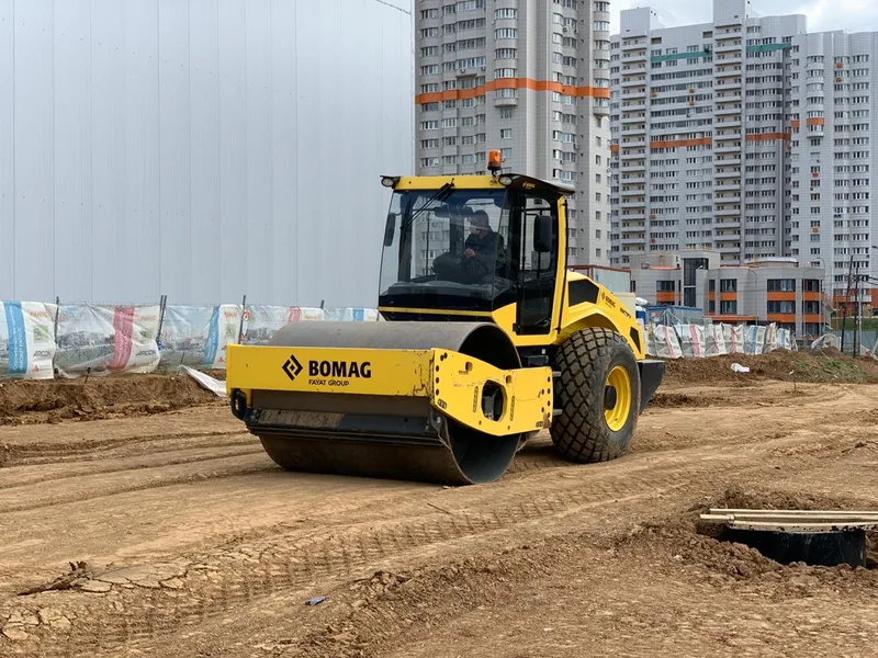 Вибрационный двухвальцовый каток Bomag DW213D5