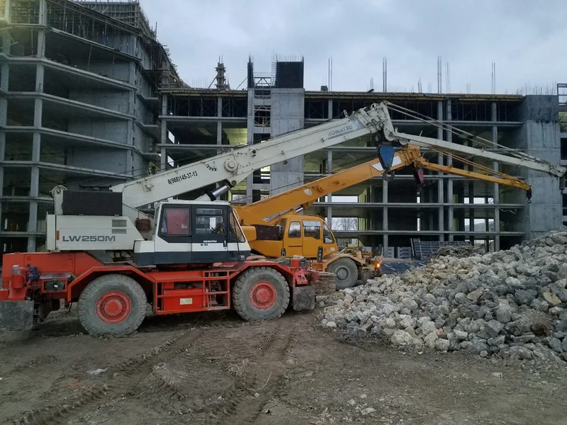 Самоходный кран Komatsu LW250