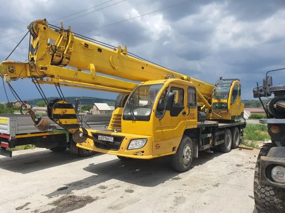 Седельный тягач XCMG Qy16
