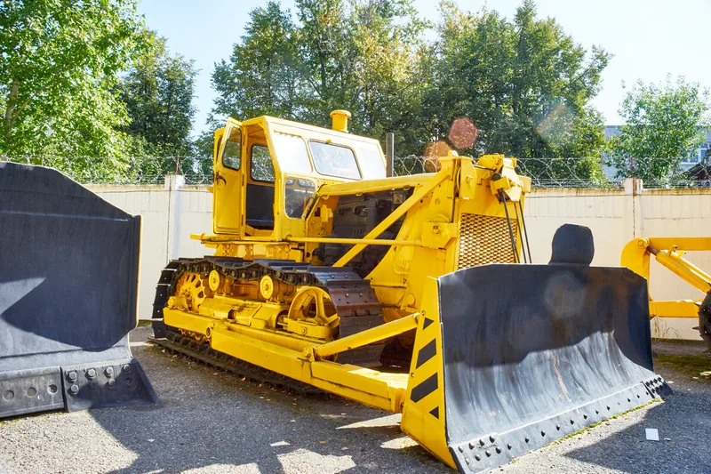 Средний бульдозер ЧТЗ Т-170