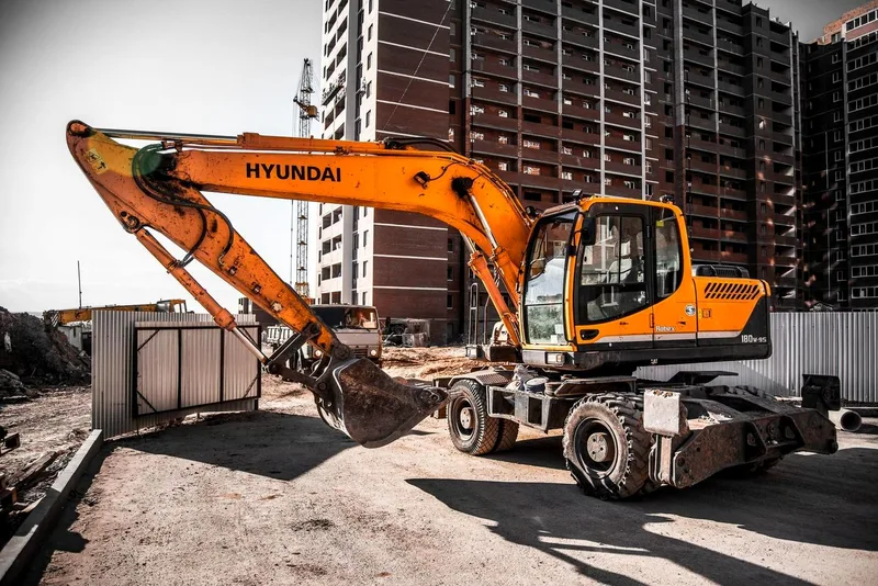 Колесный экскаватор Hyundai R180W-9S