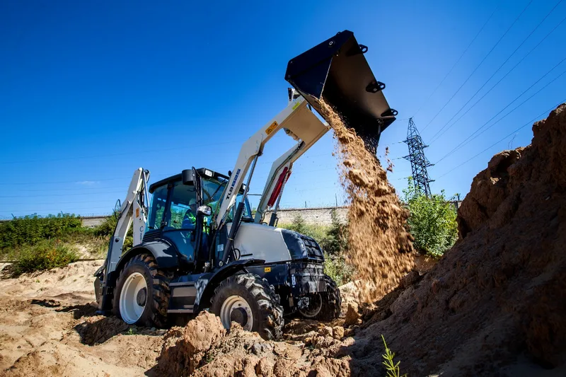 Экскаватор-погрузчик TEREX TLB 825