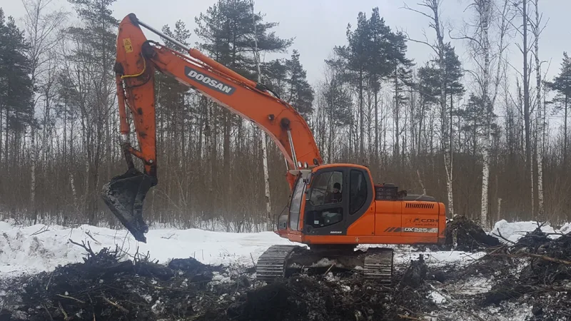 Гусеничный экскаватор DOOSAN DX 225