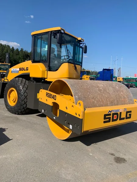 Вибрационный двухвальцовый каток SDLG RS8140