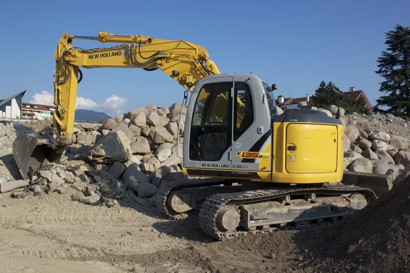 Гусеничный экскаватор New Holland E135SR