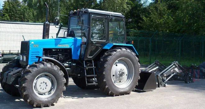 Фронтальный погрузчик МТЗ 1221.2