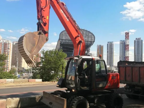 Колесный экскаватор Hitachi 160