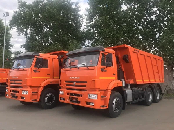 Самосвал Камаз 6520