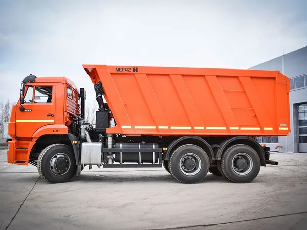 Самосвал Камаз 6520-43