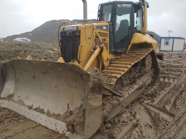 Средний бульдозер                                                     Caterpillar                                                 Бульдозер САТ D6