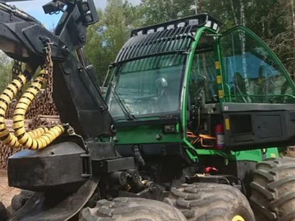 Колесный харвестер John Deere 1270D