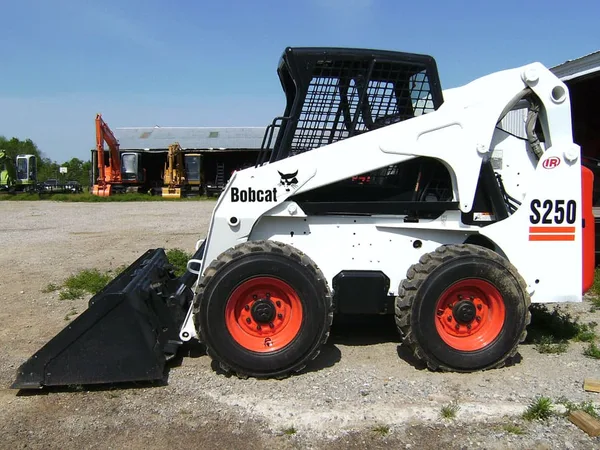 Мини-погрузчик                                                     Bobcat                                                 S250 (S175, S530)