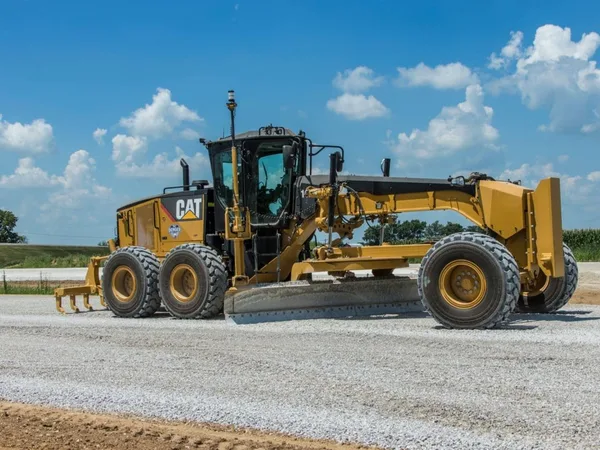 Средний автогрейдер                                                     Caterpillar                                                 140 AWD